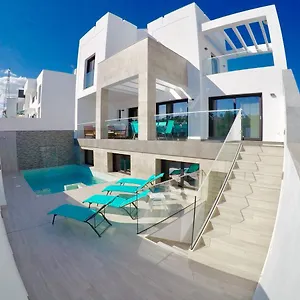 villa-manhattan.hotelsinnerja.org/